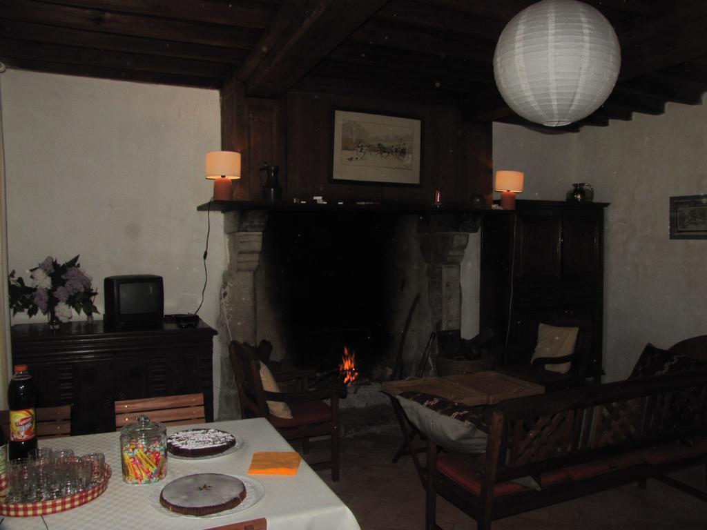 Gite De La Ferme De La Cour Crasville  Екстер'єр фото